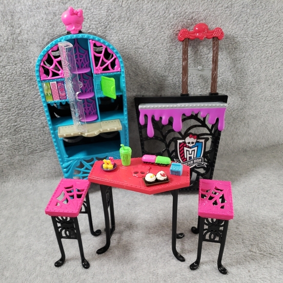monster high Other - Monster High 2013 Social Spots Creepateria Playset Furniture Food BJR20 EUC.